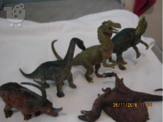 PoulaTo: διαφορες φιγουρες δεινοσαυροι